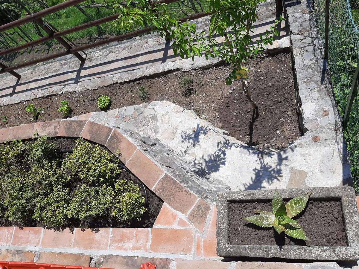 Deliziosa Casetta Sull'Appennino Toscano Montefegatesi Exterior foto